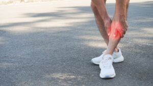 シンスプリントに悩む男性